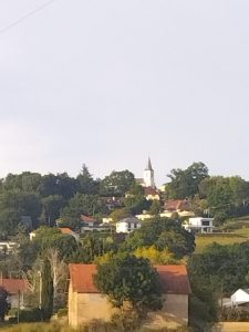 L'église de Buros vue de la vallée