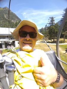 Un randonneur heureux