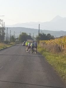 La horde roule sous l'oeil du Pic du Midi de Bigorre