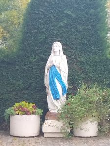 La Vierge Marie est toujours présente
